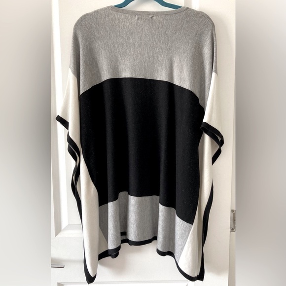 CALVIN KLEIN Color-Block Poncho Sweater (Size L/XL) - Picture 3 of 5